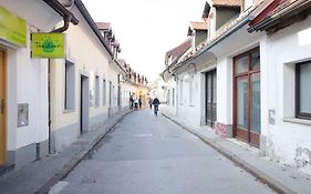 The Cute, Sunny Apartment In The Center +P
