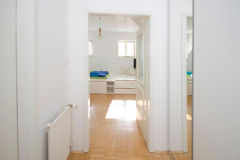 The Cute, Sunny Apartment In The Center +P Lubiana Esterno foto